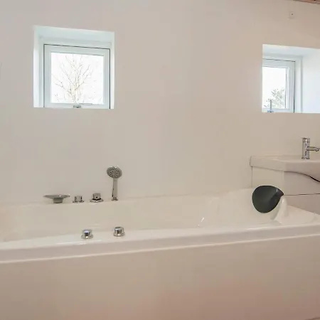 Three-bedroom Holiday In 41 *