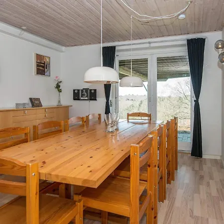 Three-bedroom Holiday In 41