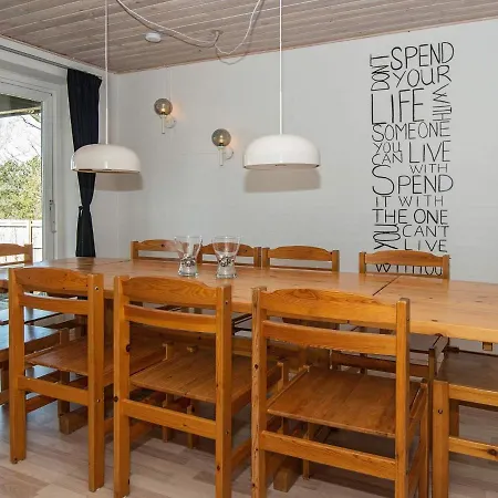 Three-bedroom Holiday In 41