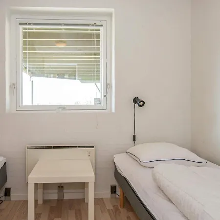 Three-bedroom Holiday In 41 *